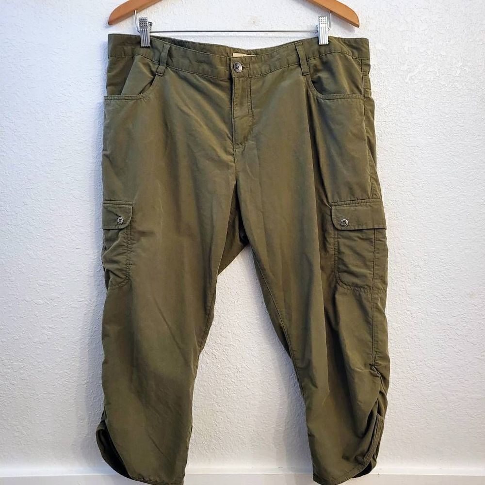 Woolrich Khaki military green ruched Hiking Outdoor Capri Cargo Pants Flattering